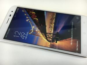 液晶交換修理で画面半分の変色が改善