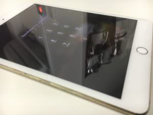 液晶画面を交換した修理後のiPad Air2