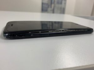 ハマグリ現象で画面が浮いたアイフォン7