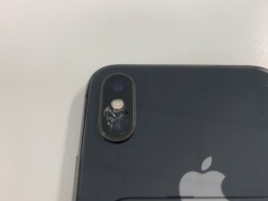 外側カメラレンズがひび割れたiPhoneX
