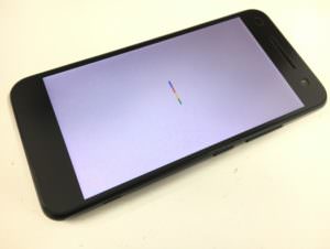液晶画面を交換修理後のAndroid One S1