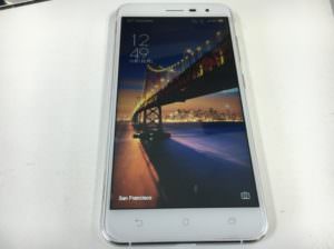 フロントパネル交換修理後のゼンフォン3(ZE520KL)