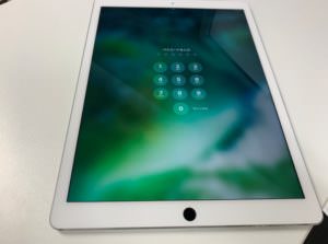 液晶交換修理後のiPad Pro 12.9インチ(第1世代)