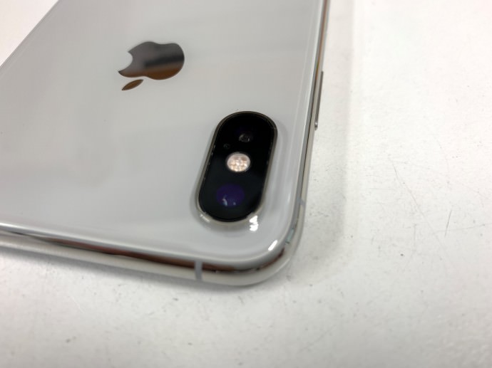 バックカメラレンズのひび割れを修理したiPhone XS