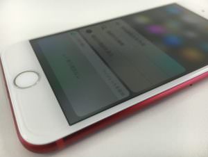 表面ガラスを新品に交換したアイフォン7(Red)