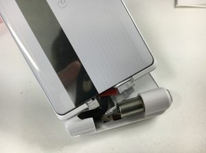 折り畳み部分が壊れたP-smartケータイ P-01J