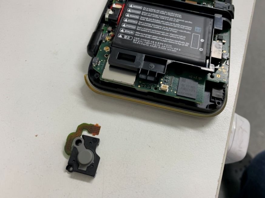 町田のゲーム機修理店 Nintendo 2ds Llのcスティックを倒しても反応が鈍い 修理時間30分で症状改善 スマホスピタル町田