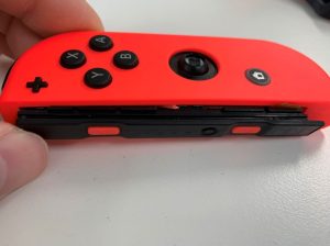 スティックが折れてレールが外れたNintendo Switch