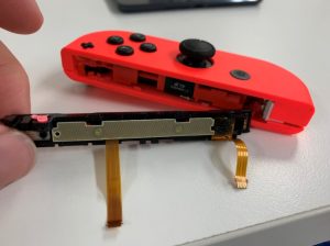 本体につなげるレールが取れたNintendo Switch