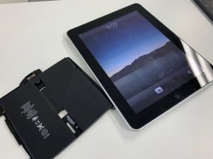 バッテリー交換で電源が入るようになった初代iPad