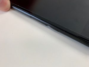 ボリュームボタンが陥没しているXperia XZ1(SO-01K)