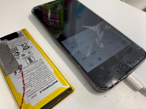 バッテリーを新品に交換したMoto G4 Plus