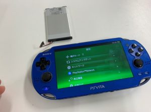 電池パックを新品に交換したPSVita(PCH-1000)