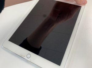 落としてから全く電源が入らなくなったiPad Pro 9.7