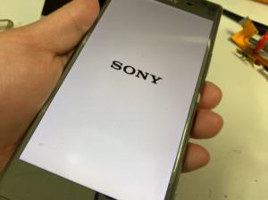 スリープボタンが使えるようになったXperia XZ premium(SO-04J)