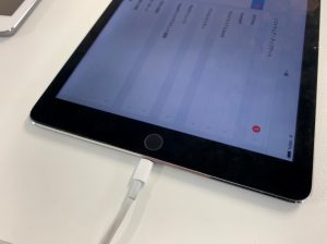 充電器を挿しても充電されないiPad Air2