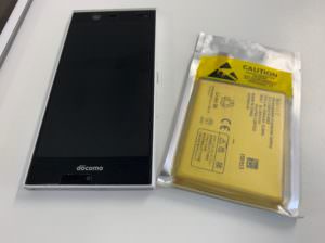 バッテリーを新品に交換後のArrows NX(F-02G)