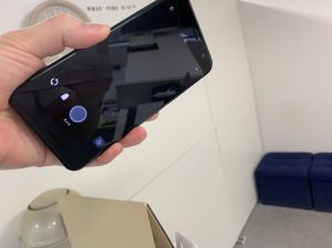 バックカメラを起動させても真っ暗で何も映らないHTC U11