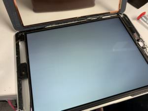 ガラスを剥がしたiPad Air