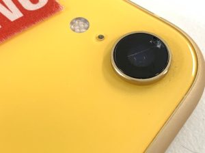 背面カメラレンズがひび割れたiPhone XR