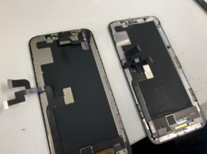 分解して画面パーツ交換途中のiPhoneX