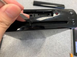 ディスクトレー内に異物が入ったWiiU