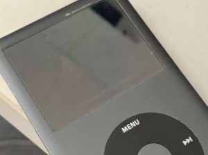 いくら充電しても電源が入らないiPod Classic(160GB)