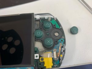 ボタンが破損しているPSP(PCH-3000)