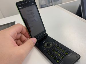 電源が入っているのに画面に何も表示されないAQUOS SHOT(SH006)