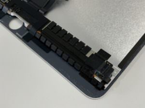 液晶画面が水没により腐食したiPad Pro 10.5