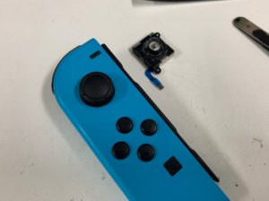 ジョイコンのスティック交換作業完了後のSwitch