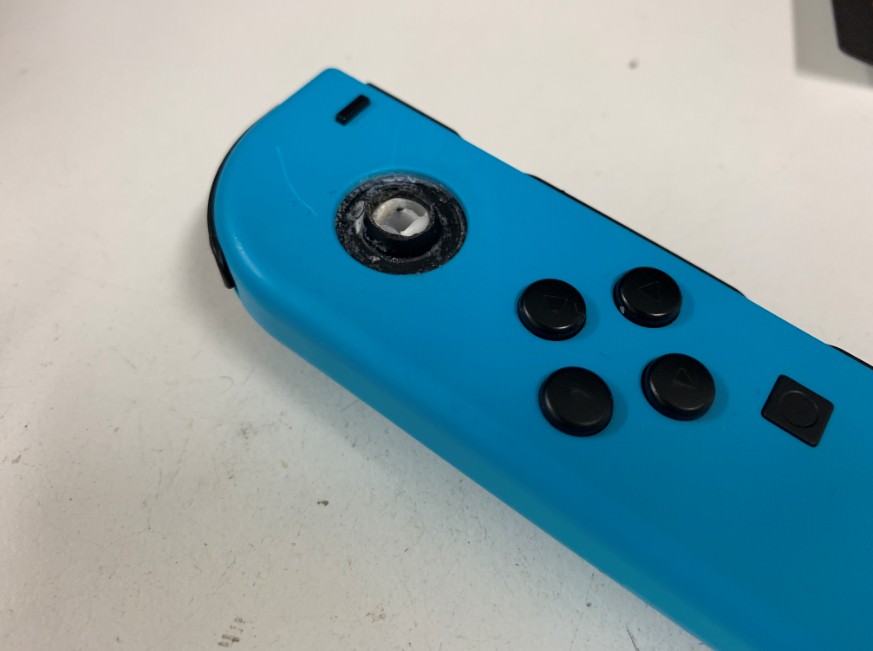 Switchのジョイコンのスティックが根本から折れた！交換作業時間20分で 