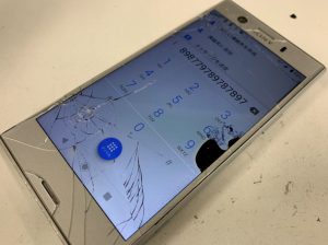 液漏れやガラス割れや液晶に線が入ってしまって誤動作するXperia XZ1 Compact(SO-02K)