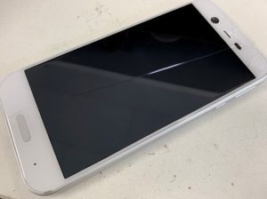 液晶画面がひび割れたアンドロイドワンX1