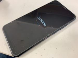 液晶画面交換修理後の新品同様のZenfone5Z(ZC620KL)