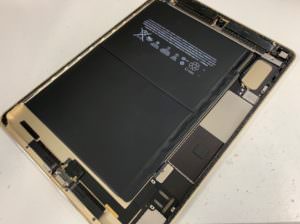 画面を剥がしたiPad Air2