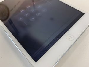 液晶画面が変色しているiPad mini2
