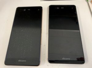 同じ端末が2台あり分解前のArrows NX(F-01J)