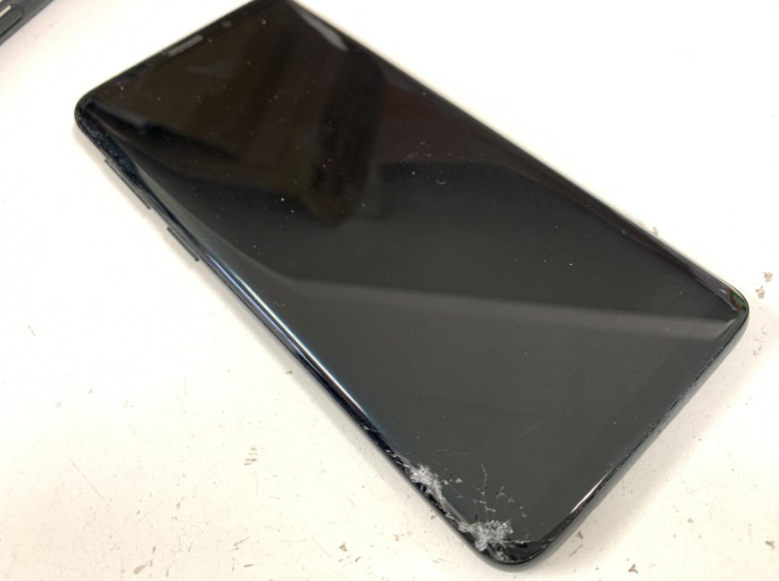 Galaxy S9(SC-02K)のガラスが割れて画面に何も映らなくなった！有機ELディスプレイ交換修理でデータそのまま復活！[町田のGalaxyスマホ修理店]  | スマホスピタル町田店の修理速報