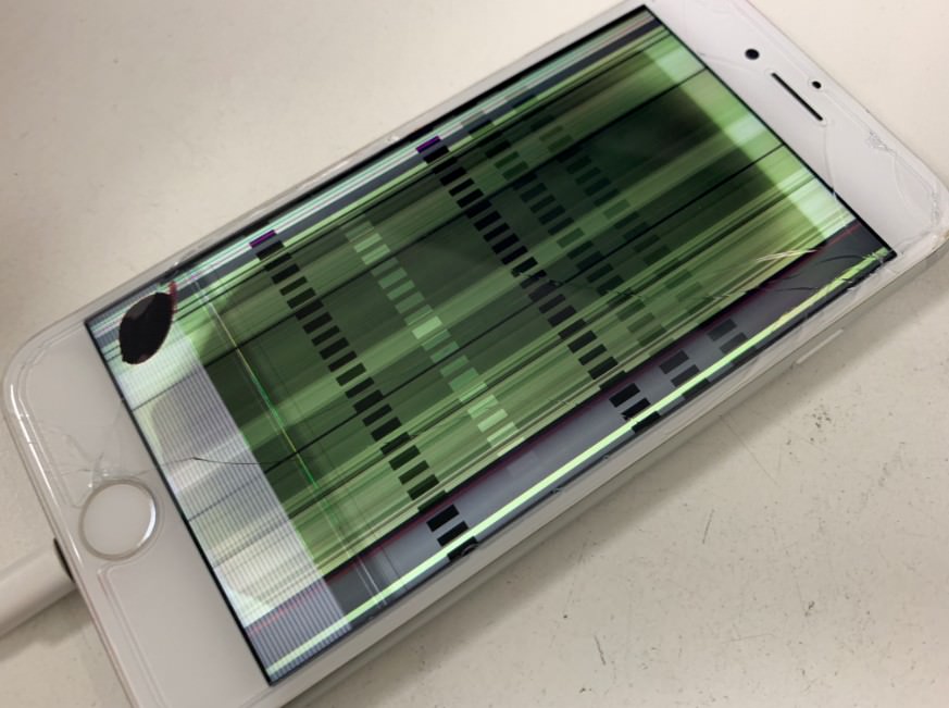 Iphone8の液晶画面が壊れた 白黒の縦線や横線が出て操作不可でもデータそのまま当日修理して返却 町田のアップル製品修理店 スマホスピタル町田