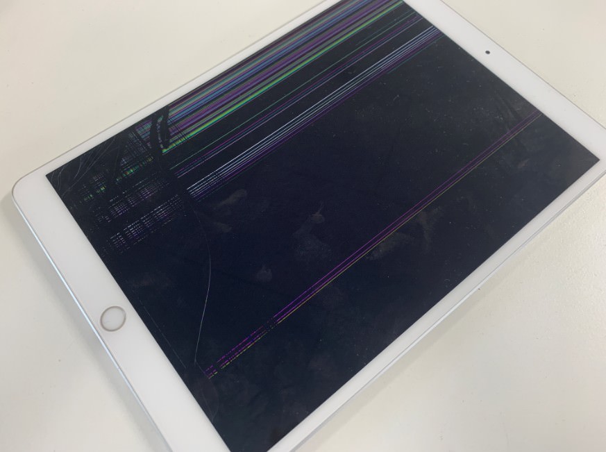 iPad Air第3世代画面修理】液晶に線が入って操作出来ない状態もデータ 