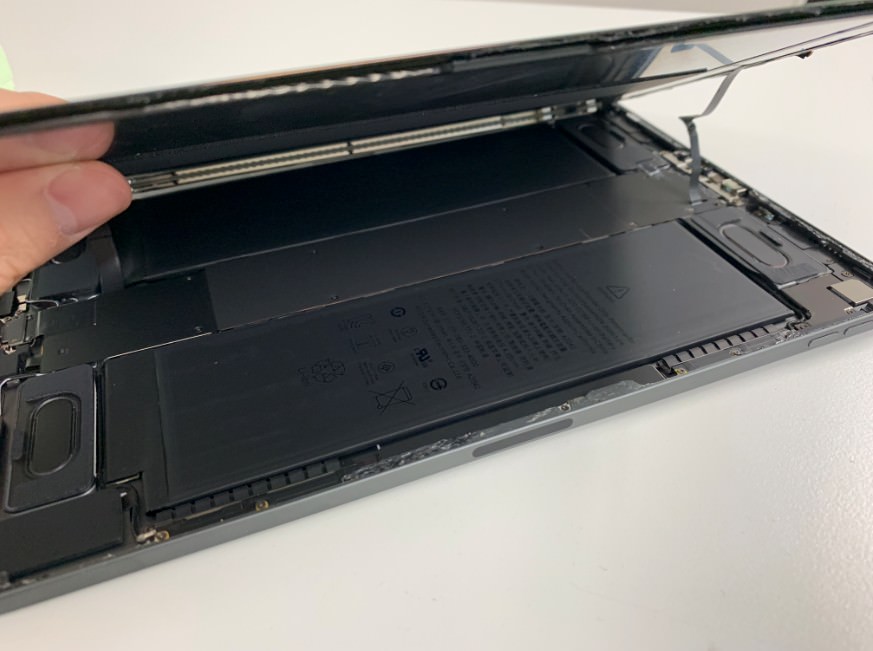 画面と完全に開いたiPadPro11