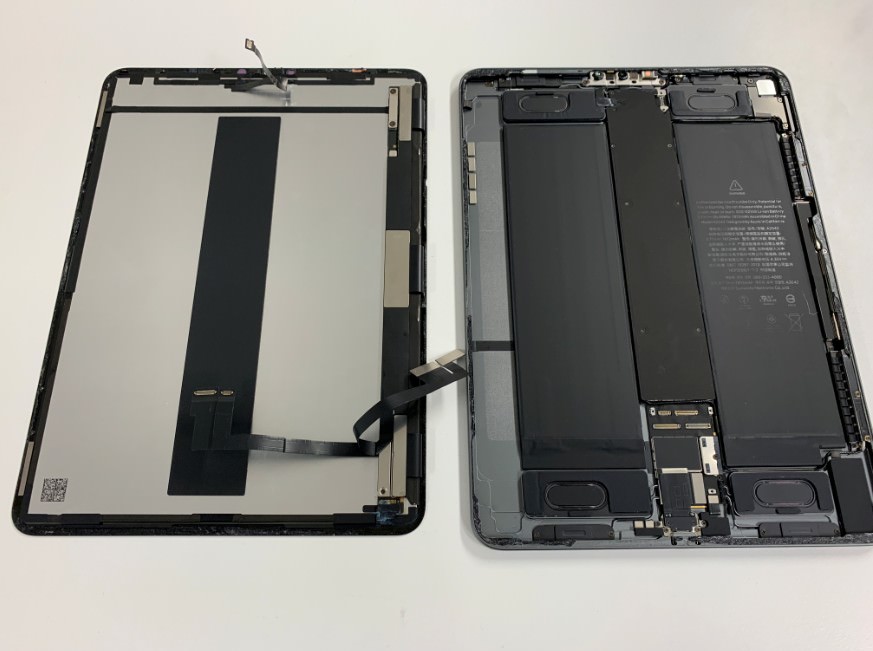 本体から画面を取り出したiPadPro11