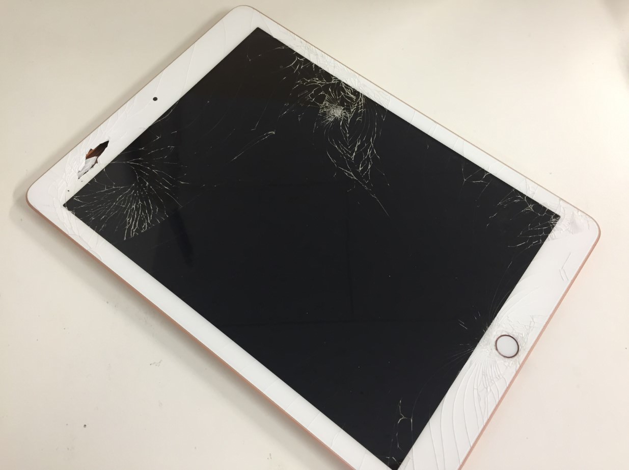 表面ガラスが割れたiPad第6世代