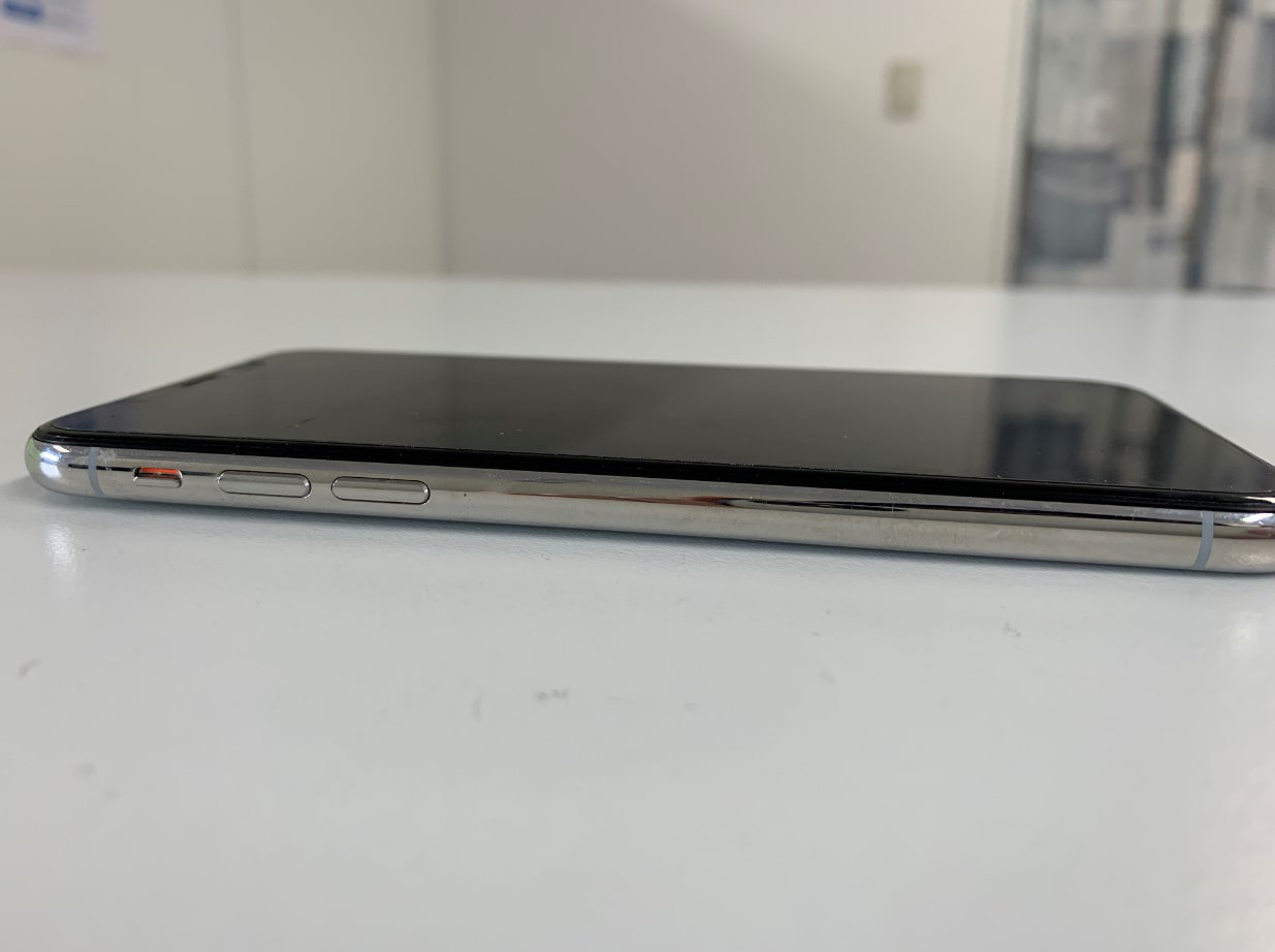電池パック交換により画面の浮きが改善したiPhoneX