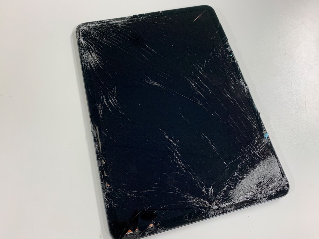 iPad修理が安い】iPadPro11 第1世代のガラスが粉々に割れた！画面交換で新品のように生まれ変わりました！ | スマホスピタル町田店の修理速報