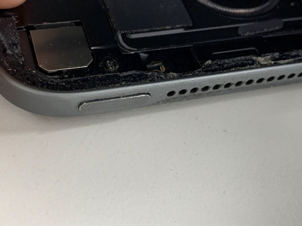 iPadPro11インチ　第3世代　M1チップ　電源ボタン陥没