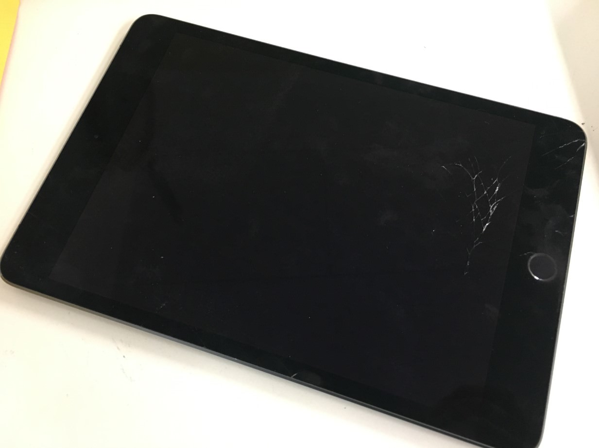 ガラスが割れたiPad mini第5世代もスマホスピタル町田なら即日修理