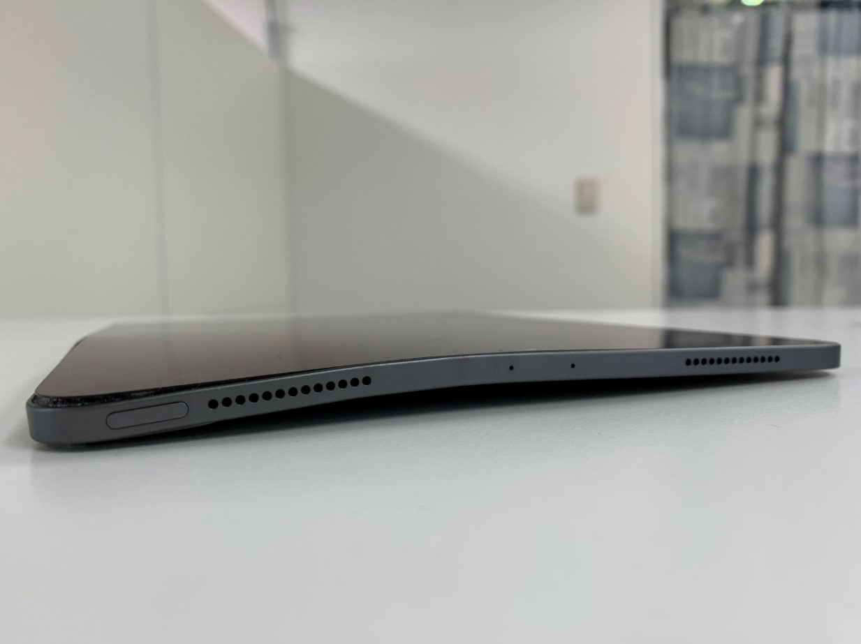 本体フレームが折れ曲がったiPadPro11 第2世代