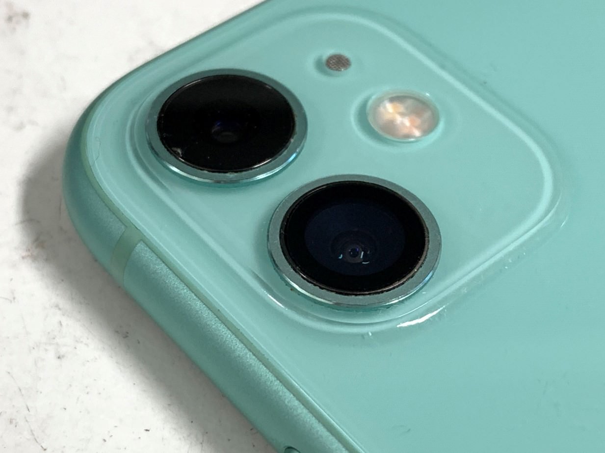 カメラレンズ新品交換してカメラレンズ保護フィルムを貼ったiPhone11